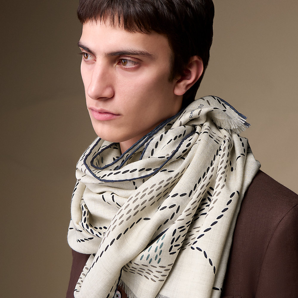 【新品未使用】エルメス HERMES　ロザンジュ　エプロン・ドール　黒 エルメス ロサンジュ 75×200「エプロン・ドール」 カシミア